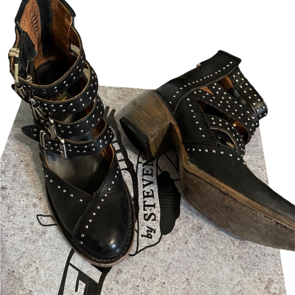 Freebird Felicity by Steven - Black Strappy w/chunky Block Heel - Picture 5 of 7